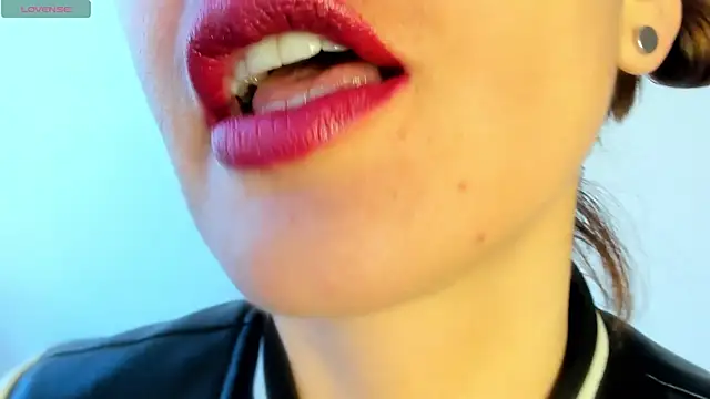 Snapshot of queen_fetish chatting on 22, 4, 2026 queen fetish online show from 22, 4, 2026