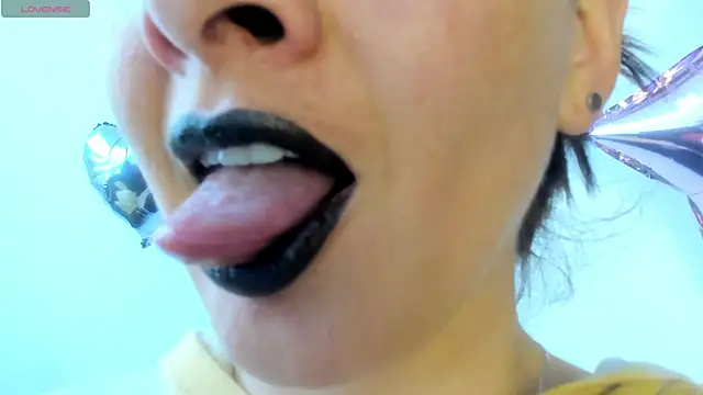 Snapshot of queen_fetish chatting on 27, 5, 2026 queen fetish online show from 27, 5, 2026