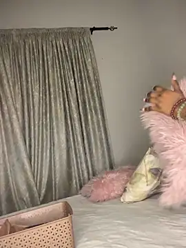 Bustygoddess32 online show from 18, 12, 2025