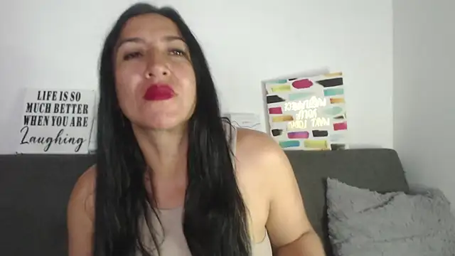 Snapshot of missbella1 chatting on 18, 12, 2024 missbella1 online show from 18, 12, 2024