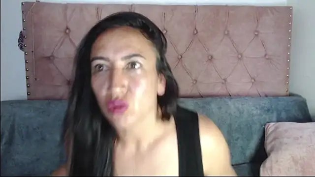 Snapshot of missbella1 chatting on 16, 10, 2025 missbella1 online show from 16, 10, 2025