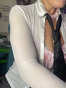 Snapshot of TrenaAnne chatting on 3, 2, 2025 TrenaAnne online show from 3, 2, 2025