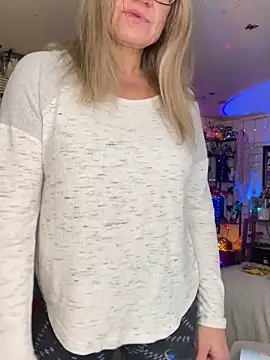 Snapshot of TrenaAnne chatting on 18, 2, 2025 TrenaAnne online show from 18, 2, 2025
