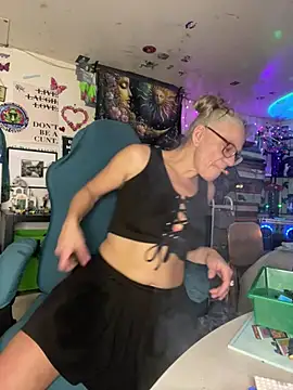Snapshot of TrenaAnne chatting on 27, 2, 2025 TrenaAnne online show from 27, 2, 2025