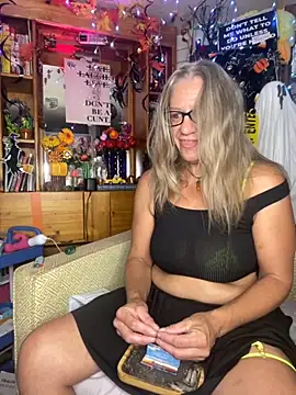 Snapshot of TrenaAnne chatting on 18, 9, 2025 TrenaAnne online show from 18, 9, 2025