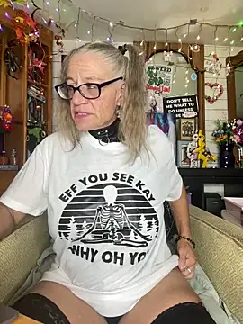 Snapshot of TrenaAnne chatting on 11, 10, 2025 TrenaAnne online show from 11, 10, 2025
