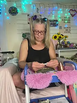 Snapshot of TrenaAnne chatting on 7, 5, 2026 TrenaAnne online show from 7, 5, 2026