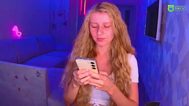 Snapshot of AmaliaQueen chatting on 11, 10, 2025 AmaliaQueen online show from 11, 10, 2025