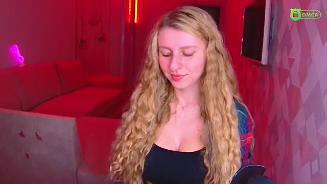 Snapshot of AmaliaQueen chatting on 1, 12, 2025 AmaliaQueen online show from 1, 12, 2025