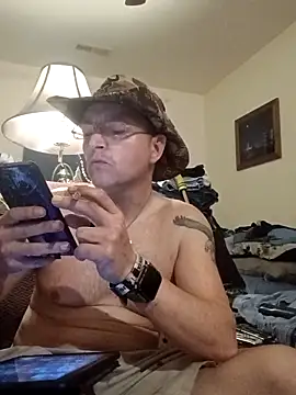 Snapshot of Lovinglife421 chatting on 6, 4, 2026 Lovinglife421 online show from 6, 4, 2026