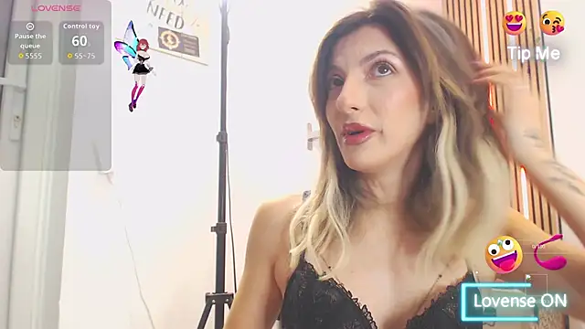 Snapshot of RileyLanna chatting on 28, 11, 2025 RileyLanna online show from 28, 11, 2025