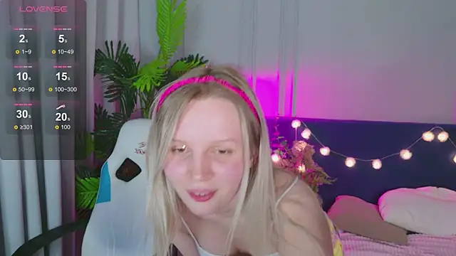 Snapshot of Beatrica_Klein chatting on 12, 1, 2025 Beatrica Klein online show from 12, 1, 2025
