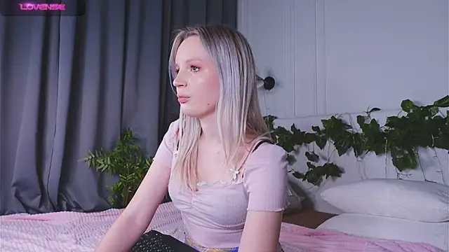 Snapshot of Beatrica_Klein chatting on 7, 3, 2025 Beatrica Klein online show from 7, 3, 2025
