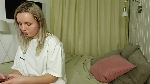 Snapshot of Beatrica_Klein chatting on 12, 10, 2025 Beatrica Klein online show from 12, 10, 2025