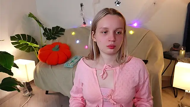 Snapshot of Beatrica_Klein chatting on 17, 10, 2025 Beatrica Klein online show from 17, 10, 2025