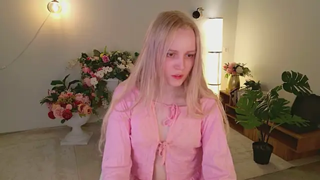 Beatrica Klein online show from 19, 4, 2026
