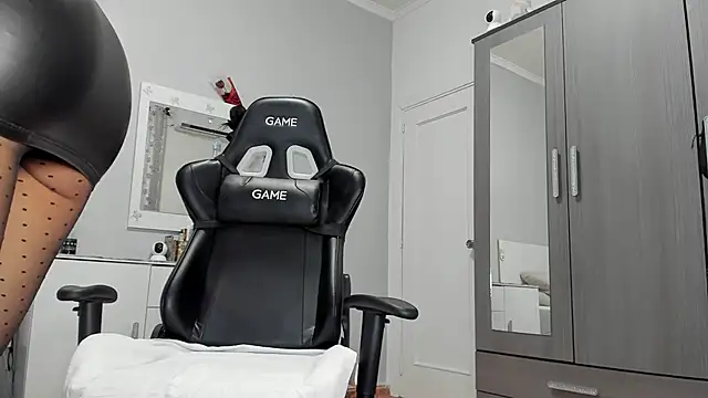 anisialuna  online show from 25, 2, 2025