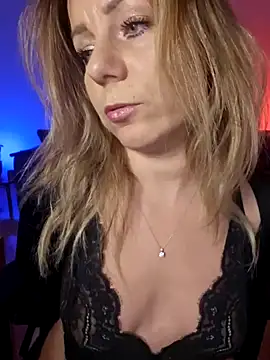 Snapshot of angela_88 chatting on 9, 1, 2025 angela 88 online show from 9, 1, 2025