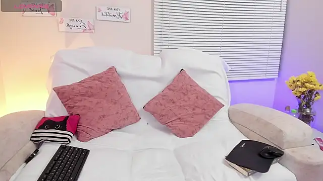 Snapshot of saracrowe chatting on 13, 1, 2025 saracrowe online show from 13, 1, 2025