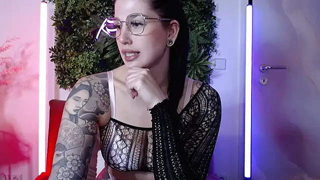 KiraKane1 online show from 5, 2, 2025