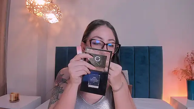 Snapshot of Emilywatsonn chatting on 17, 6, 2026 Emilywatsonn online show from 17, 6, 2026