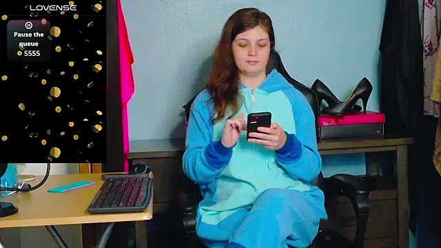 Snapshot of TreeJeanne chatting on 1, 11, 2025 TreeJeanne online show from 1, 11, 2025