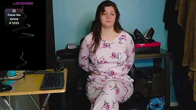 Snapshot of TreeJeanne chatting on 20, 11, 2025 TreeJeanne online show from 20, 11, 2025