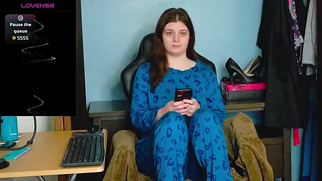 Snapshot of TreeJeanne chatting on 30, 11, 2025 TreeJeanne online show from 30, 11, 2025