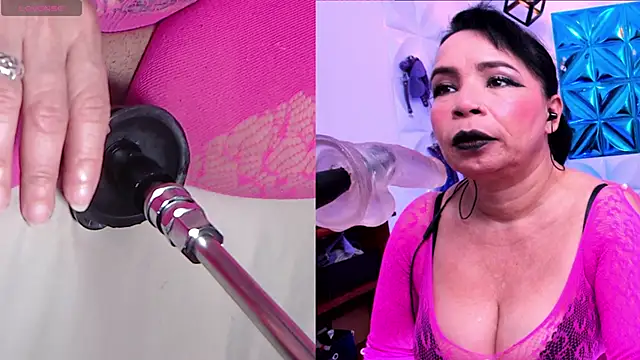 Snapshot of annie_wigg chatting on 6, 3, 2025 annie wigg online show from 6, 3, 2025