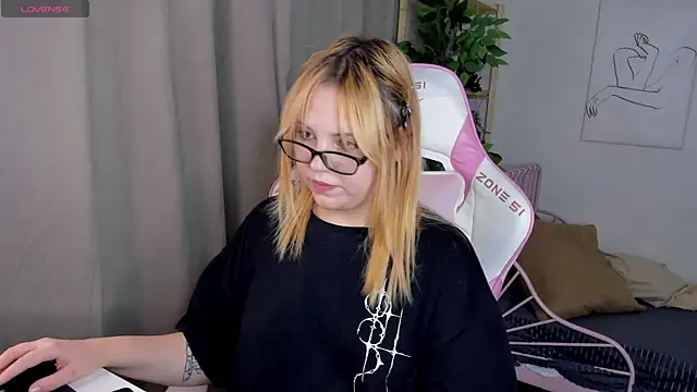 Stacy Luv online show from 20, 10, 2025