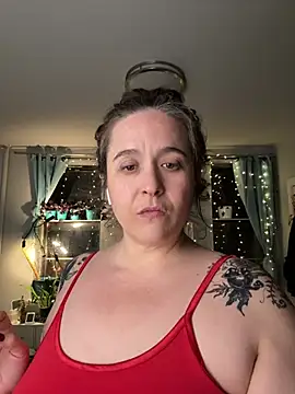 Snapshot of sylviahhh chatting on 13, 4, 2026 sylviahhh online show from 13, 4, 2026