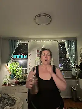 Snapshot of sylviahhh chatting on 3, 7, 2026 sylviahhh online show from 3, 7, 2026