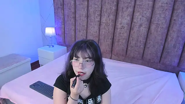 Snapshot of Purplee_Baby chatting on 2, 1, 2025 Purplee Baby online show from 2, 1, 2025