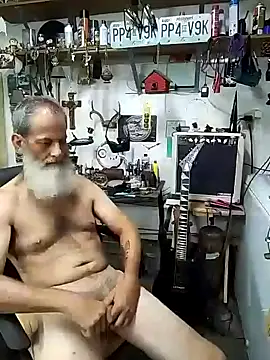 Snapshot of Danialanon chatting on 4, 10, 2025 Danialanon online show from 4, 10, 2025