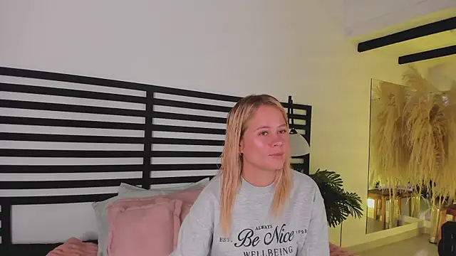 stefanny ruiz  online show from 30, 12, 2024