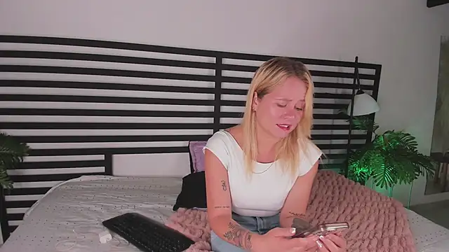 stefanny ruiz  online show from 8, 1, 2025