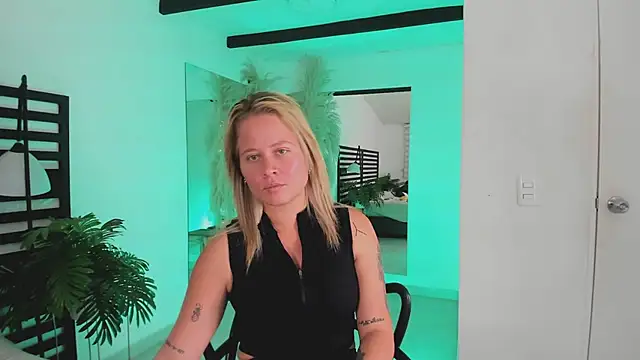 stefanny ruiz  online show from 28, 1, 2025