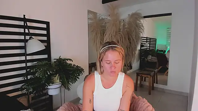 stefanny ruiz  online show from 14, 2, 2025