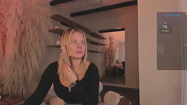 stefanny ruiz  online show from 28, 2, 2025