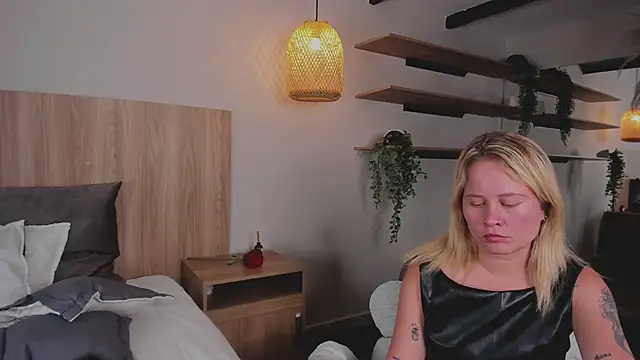 stefanny ruiz  online show from 20, 3, 2025