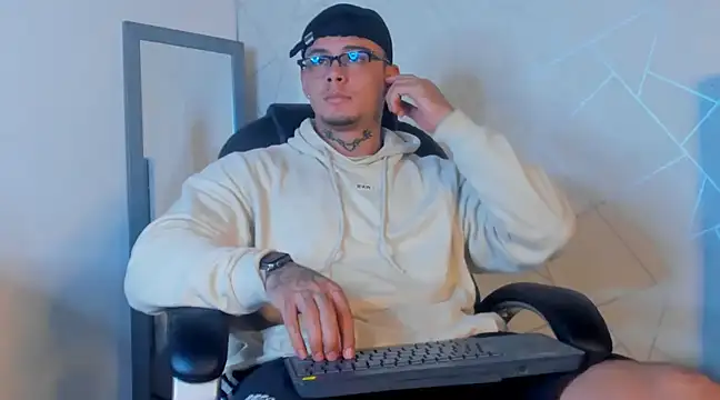 NoahhBrown online show from 14, 2, 2025