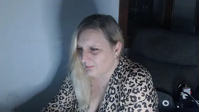 BecciDeluxe online show from 15, 3, 2025