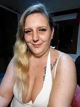 BecciDeluxe online show from 26, 11, 2025