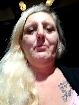 Snapshot of BecciDeluxe chatting on 9, 6, 2026 BecciDeluxe online show from 9, 6, 2026