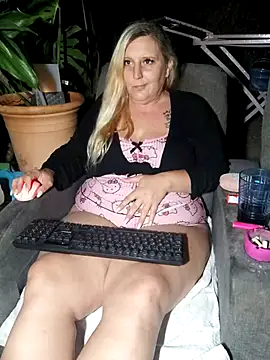 Snapshot of BecciDeluxe chatting on 13, 6, 2026 BecciDeluxe online show from 13, 6, 2026