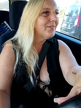 Snapshot of BecciDeluxe chatting on 7, 7, 2026 BecciDeluxe online show from 7, 7, 2026