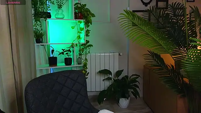 Snapshot of Lina-hill chatting on 5, 11, 2025 Lina-hill online show from 5, 11, 2025