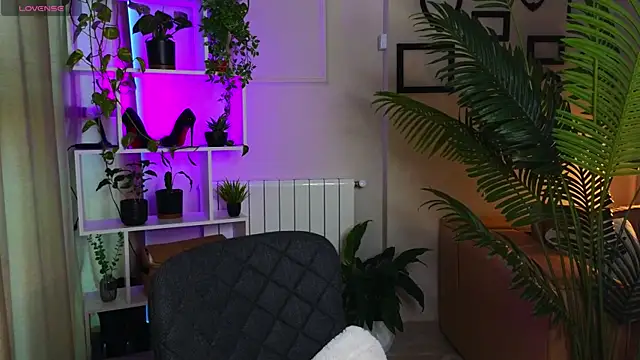 Snapshot of Lina-hill chatting on 30, 11, 2025 Lina-hill online show from 30, 11, 2025