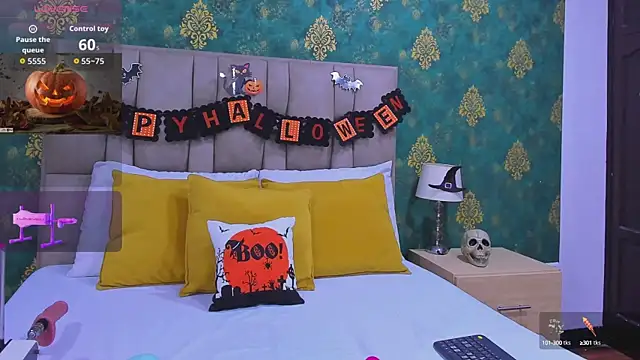 Snapshot of SuzanSmithh chatting on 15, 10, 2025 SuzanSmithh online show from 15, 10, 2025