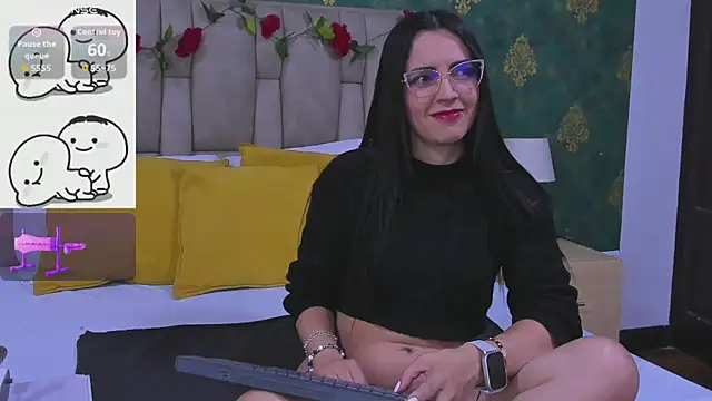 Snapshot of SuzanSmithh chatting on 20, 11, 2025 SuzanSmithh online show from 20, 11, 2025